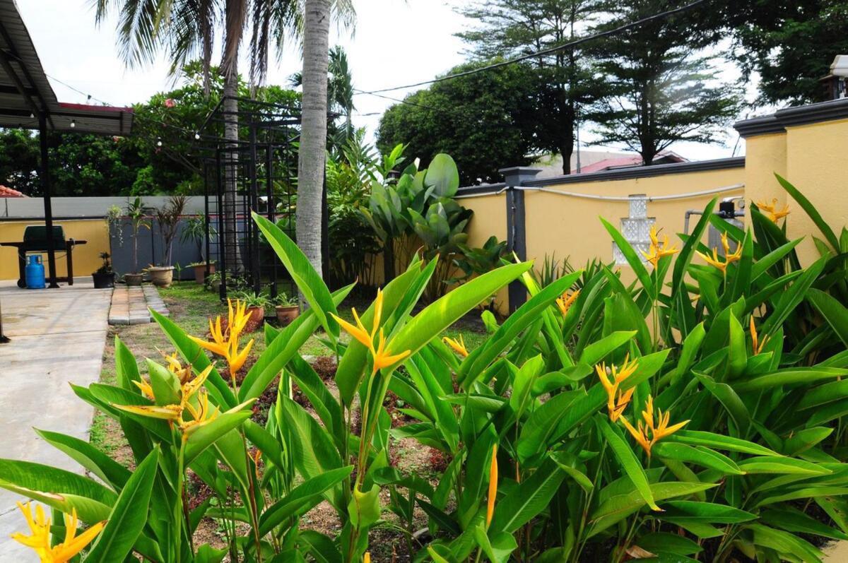 Grayhaus Spacious Bungalow & Garden Villa - Ss3 Petaling Jaya, Near Sunway - Stay Only No Events Kültér fotó